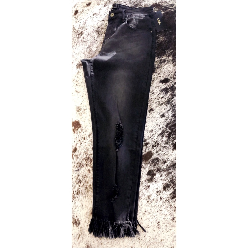 Perfect raw-edge BLACK JEANS 🖤